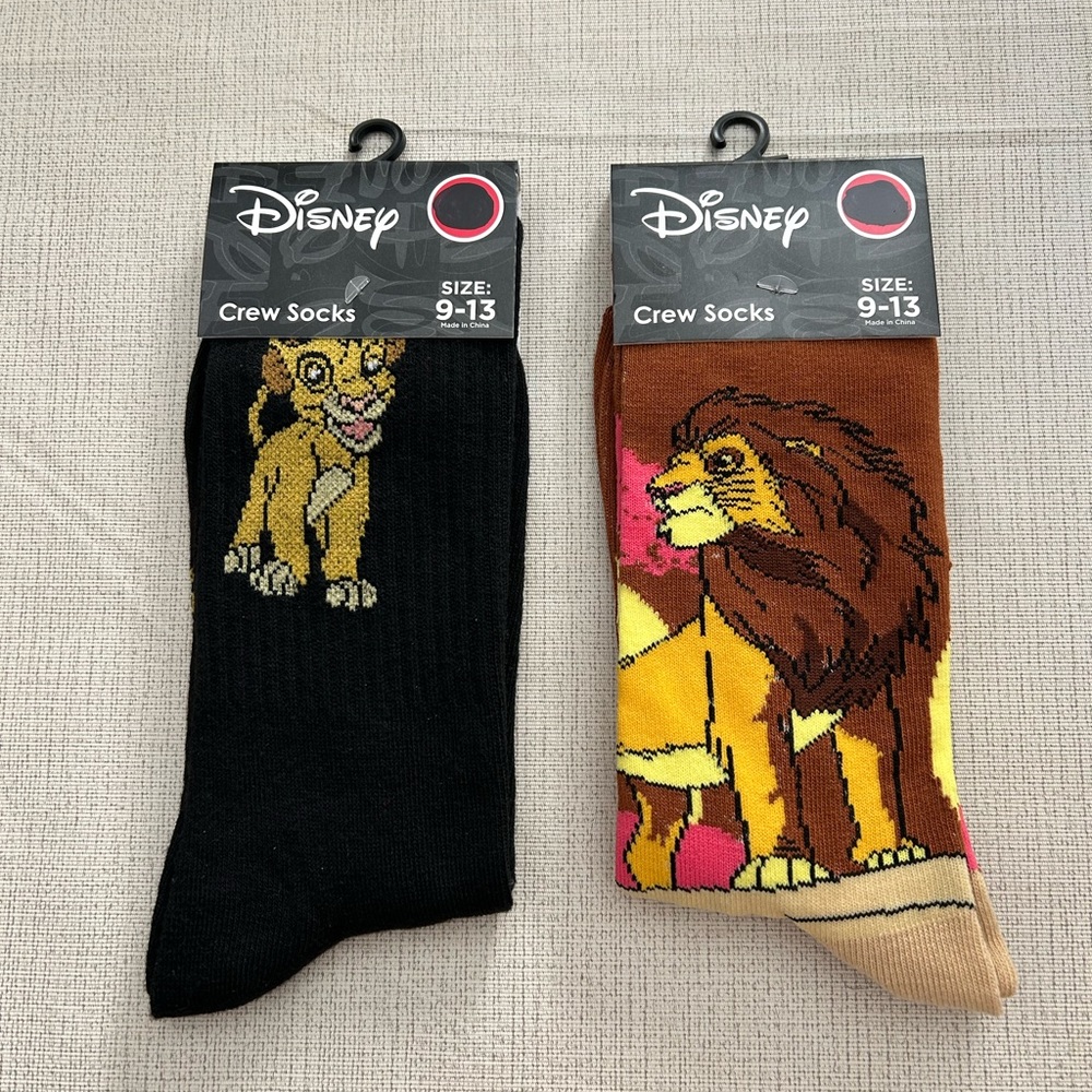 NWT Unisex Simba and Mufasa Disney Character Crew Socks
